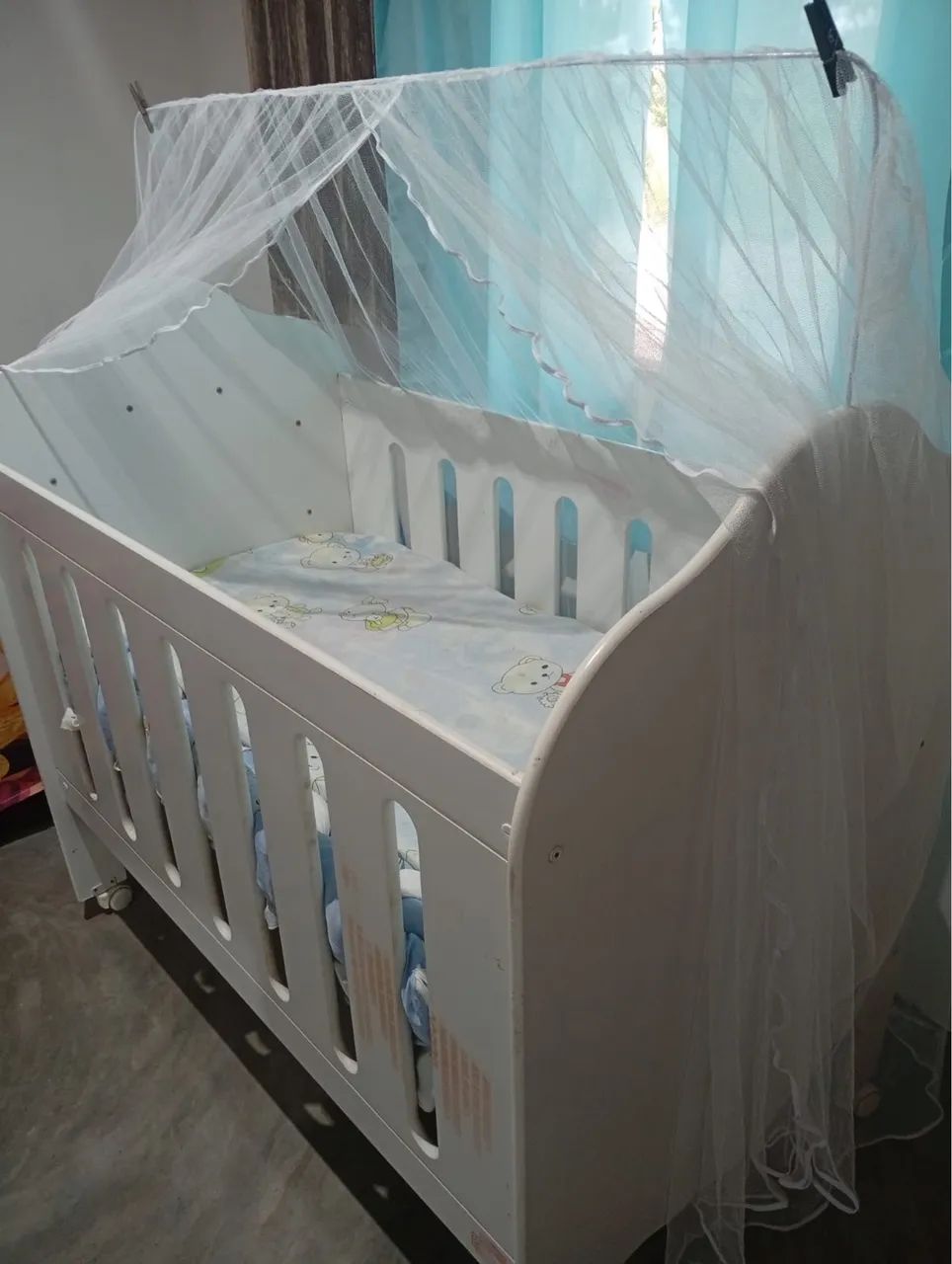Berço semi novo 