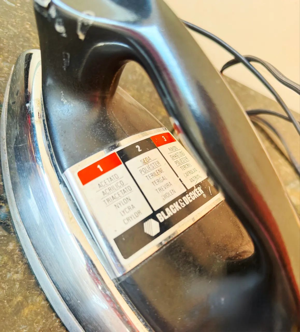 Ferro de passar Black+Decker original - funcionando - Foto 2