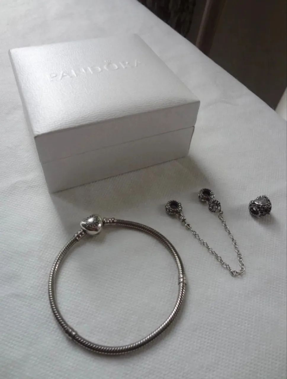 Kit pulseira pandora rígida com fecho de coração