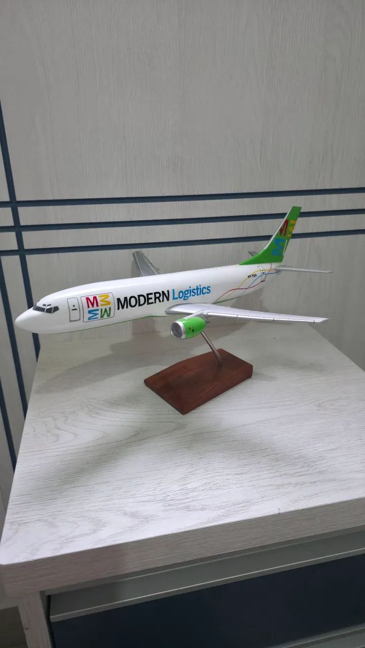 Maquete Boeing 737 Modern Logistics - Modelo de Colecionador