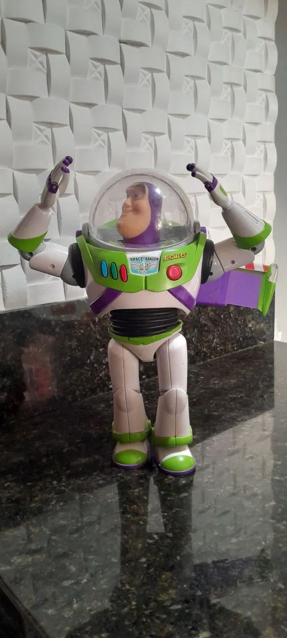 Buzz Lightyear 30 cm colecionavel - Foto 5
