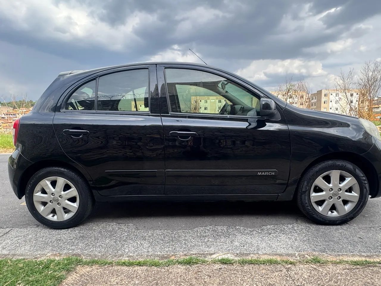 Nissan March S 1.6 16V FLEX 2013