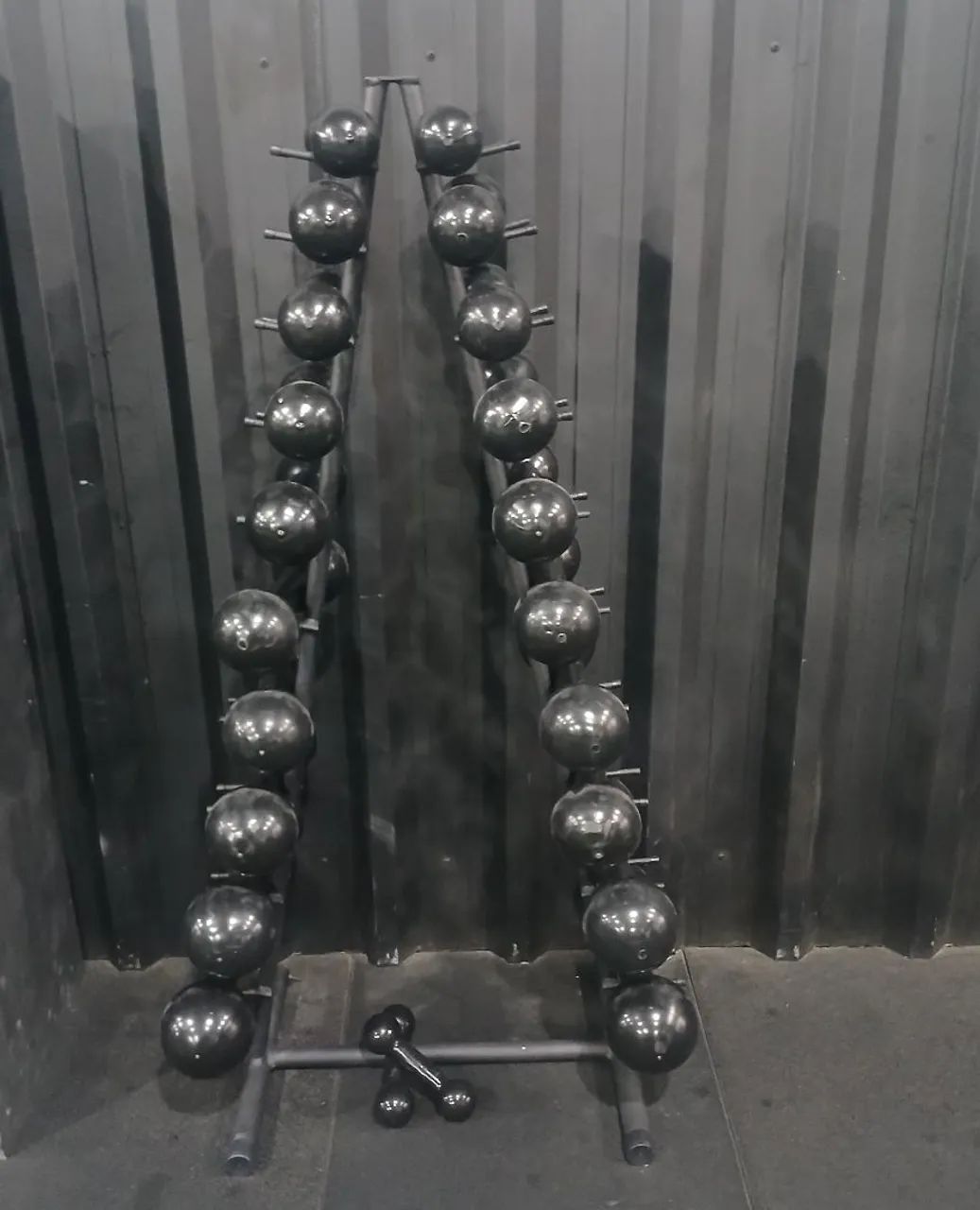KIT HALTERES (torre com pesos de 1 a 10kg).
