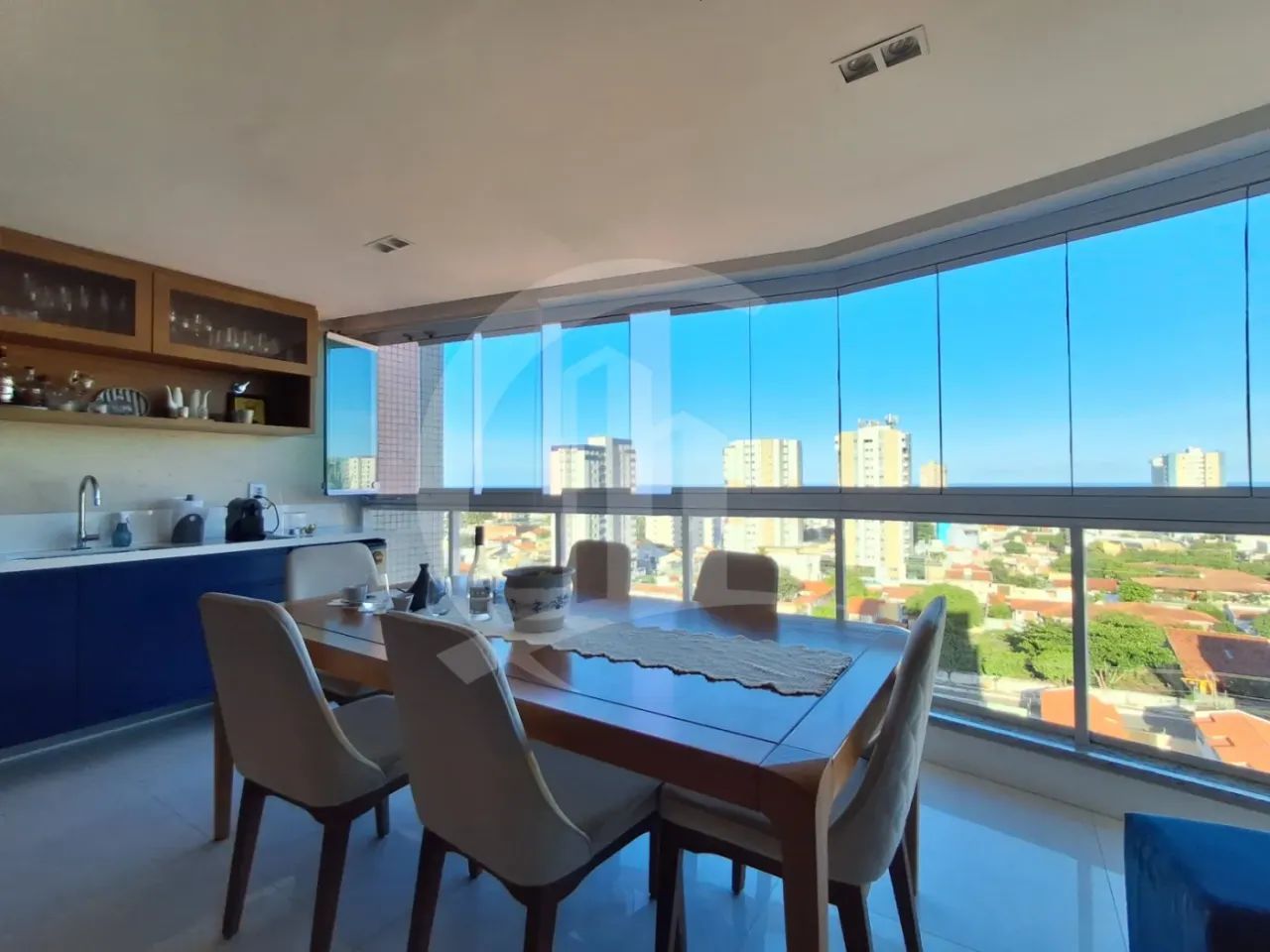 Apartamento mobiliado no Condomínio Le Monde, com 2 suítes e varanda gourmet - Foto 4