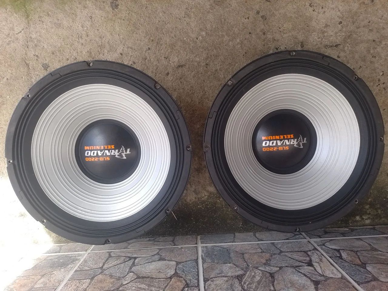 2 alto-falante Tornado 2200 1100 RMS 18 polegadas