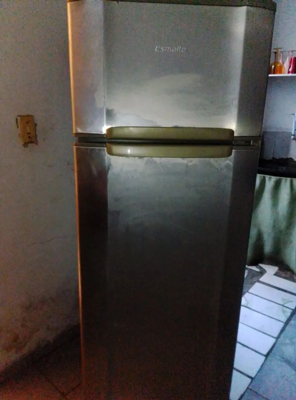 Geladeira Esmaltec 