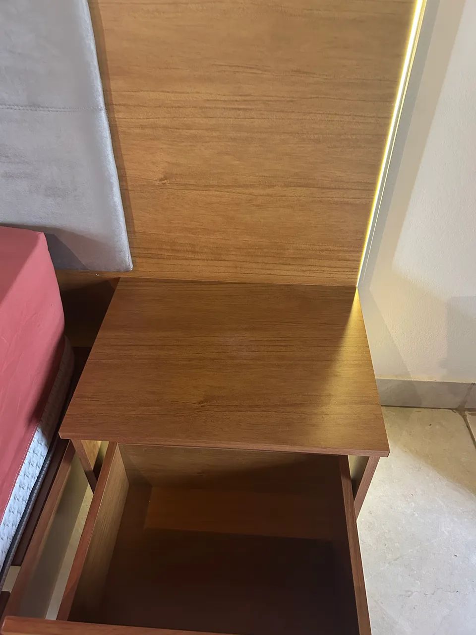 Cama Queen com Cabeceira com LED e gavetas - Foto 5