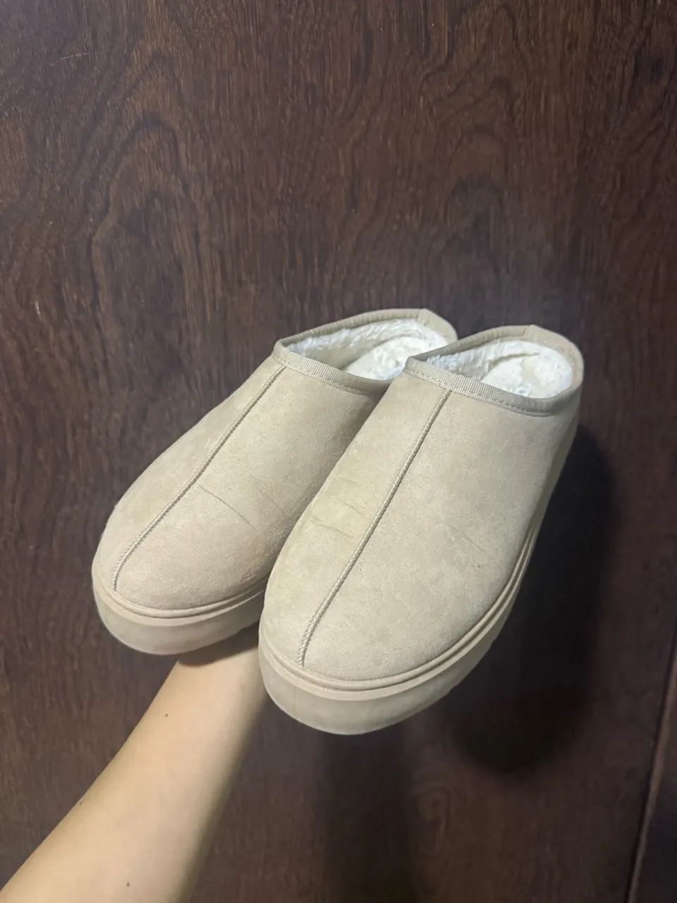 PANTUFA PLATAFORMA / MULE COM PELINHOS - Foto 3
