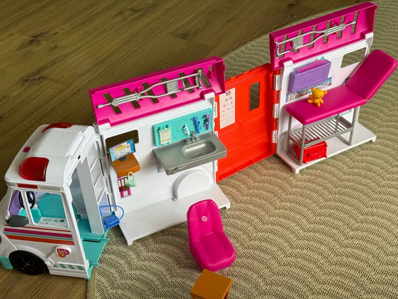 AMBULÂNCIA DA BARBIE COM SOM E LUZ !  - Foto 2
