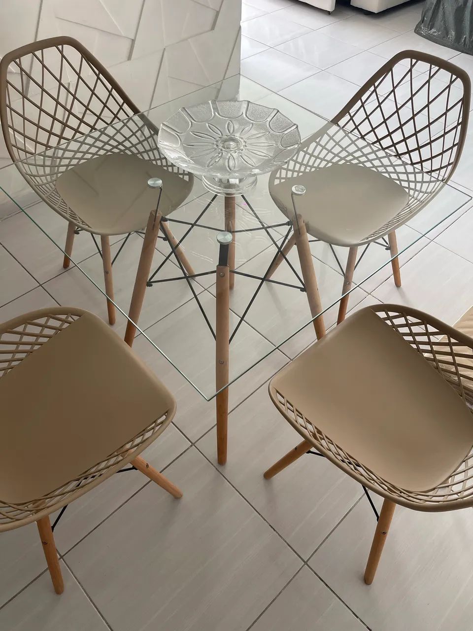 Mesa Eames Eiffel Quadrada com Tampo de Vidro Base de Madeira  - Foto 3