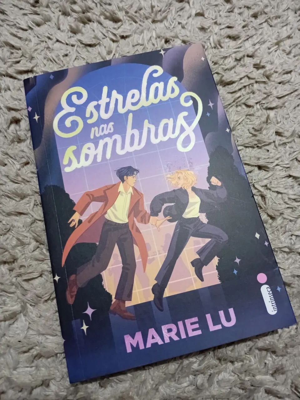 Estrelas nas Sombras