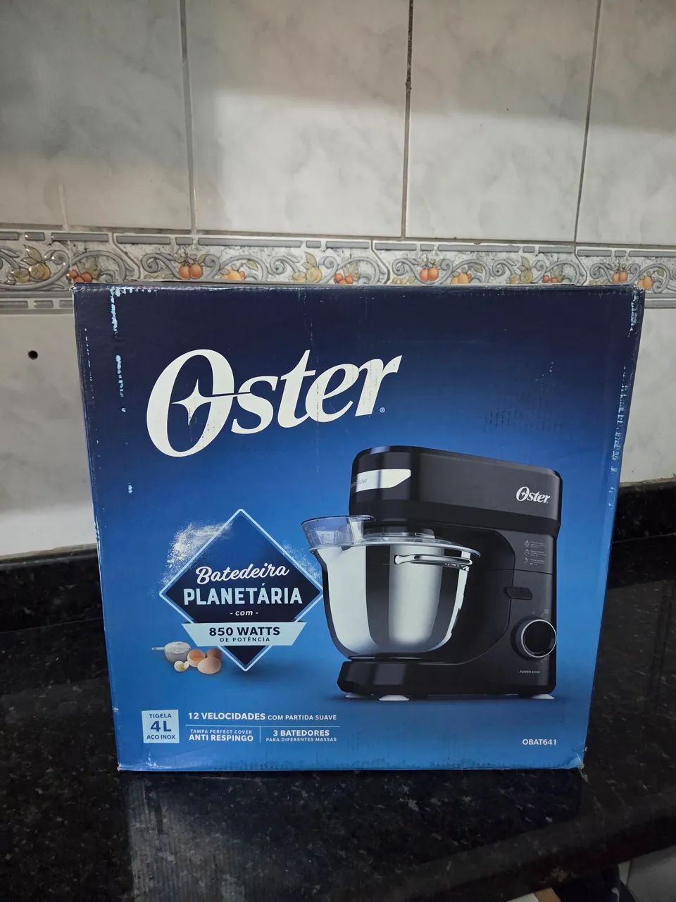 Batedeira Planetária Oster Bowl Inox III - 127V Nova