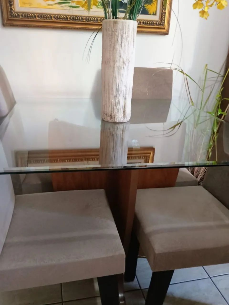 Vendo Mesa de vidro com quatro cadeiras - Foto 3