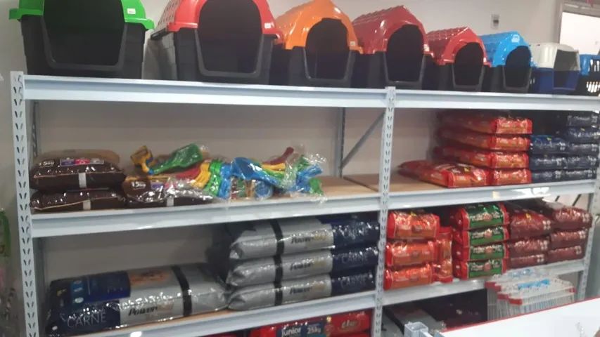 Prateleiras para pet shop casa de ração - Foto 4