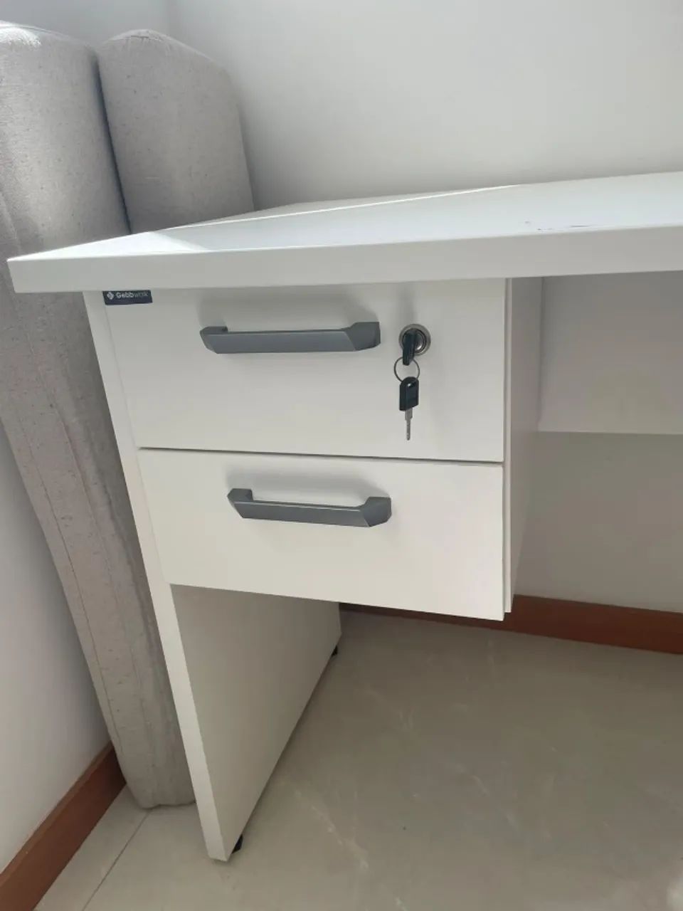 Mesa de escritório em perfeito estado - Foto 2