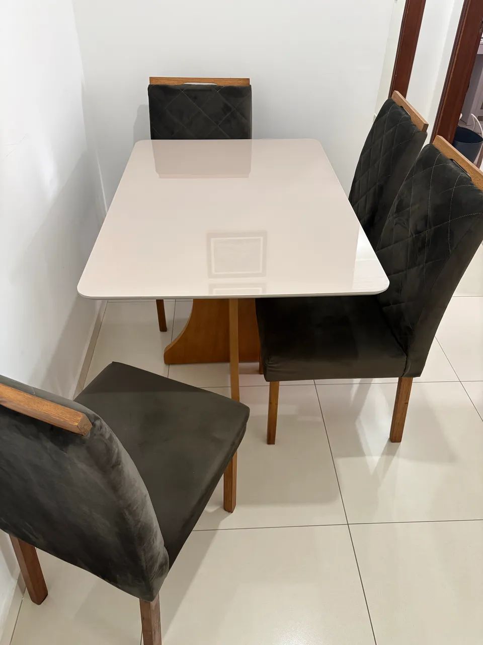 Mesa retangular c/ 4 cadeiras - Foto 2