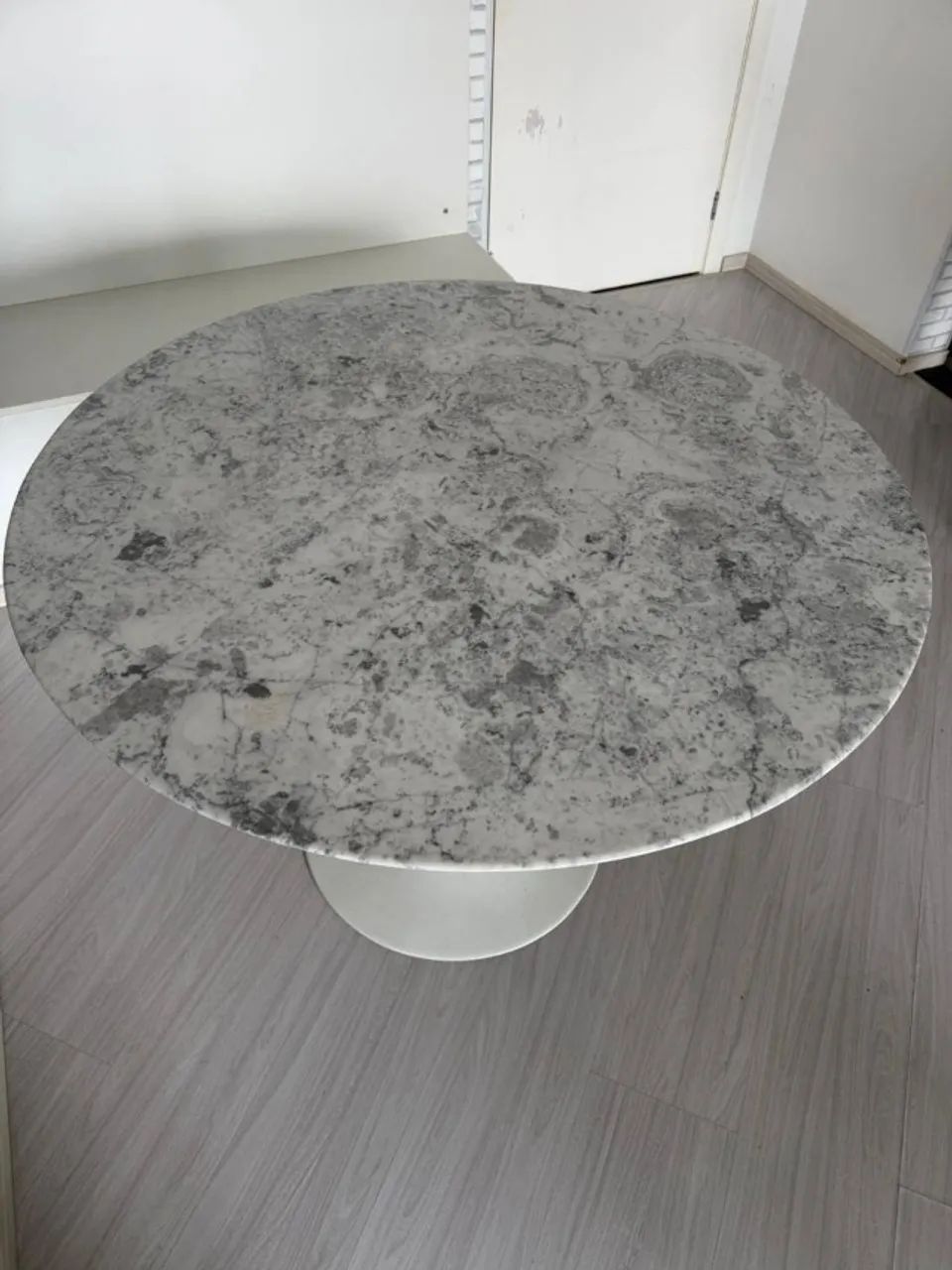 Mesa Tulipa com Tampo em Mármore Carrara - Foto 2