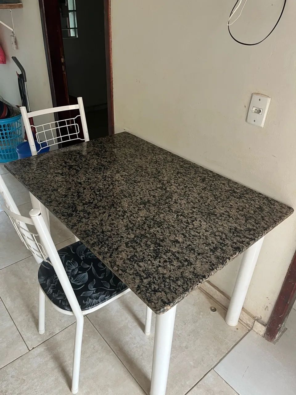 Mesa com 4 cadeiras  - Foto 3