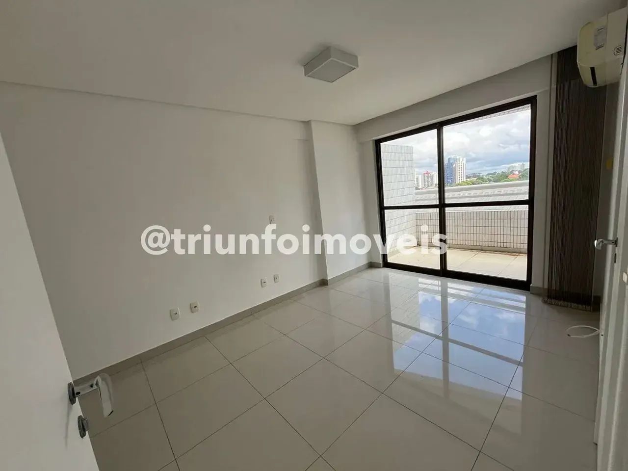 Flat a venda no Jóquei com 1 Quarto