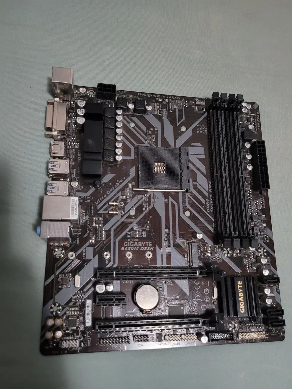 Placa mãe B450m Gigabyte AM4 Ddr4 usada