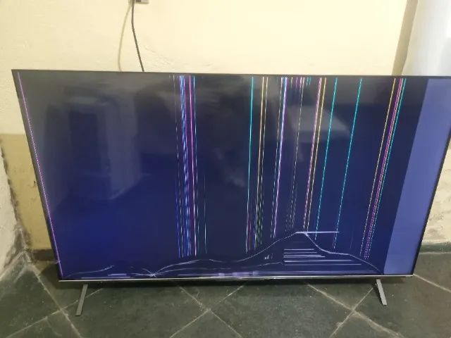 Tv com tela quebrada 
