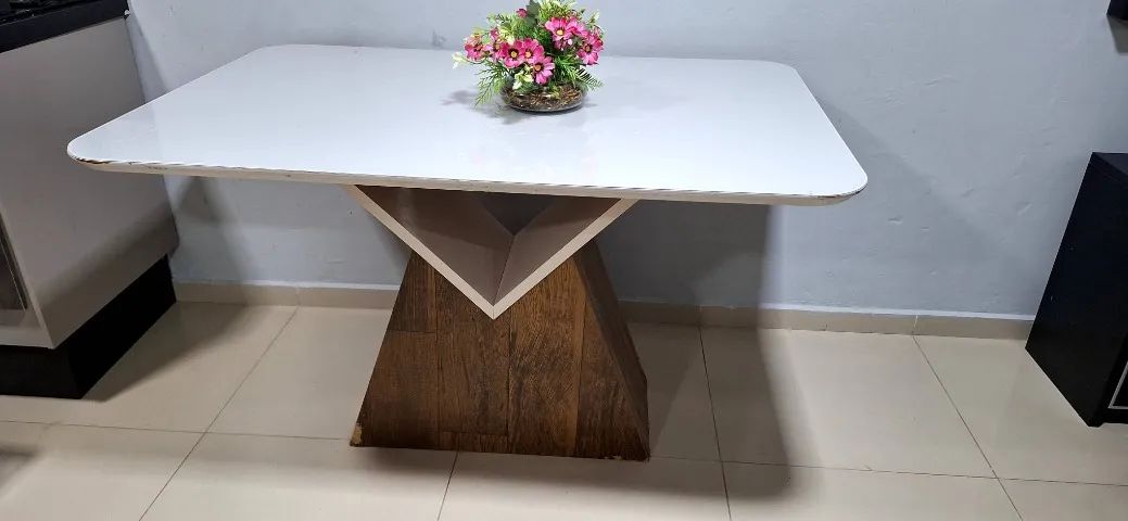 Mesa em mdf tampo de vidro