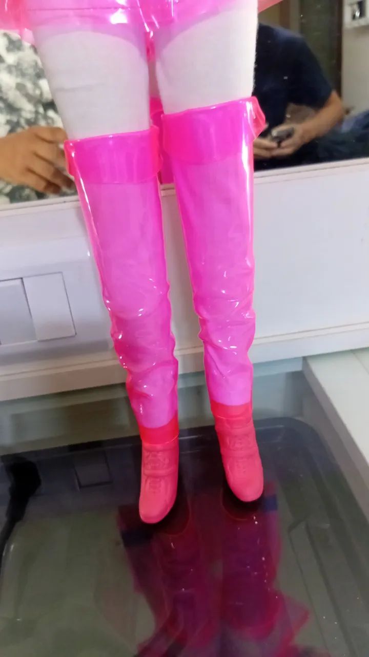 Bonecas da boneca xuxa de plástico no mesmo tecido do casaco - Foto 2