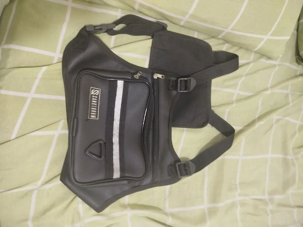 Bolsa transversal masculina com reguladores 