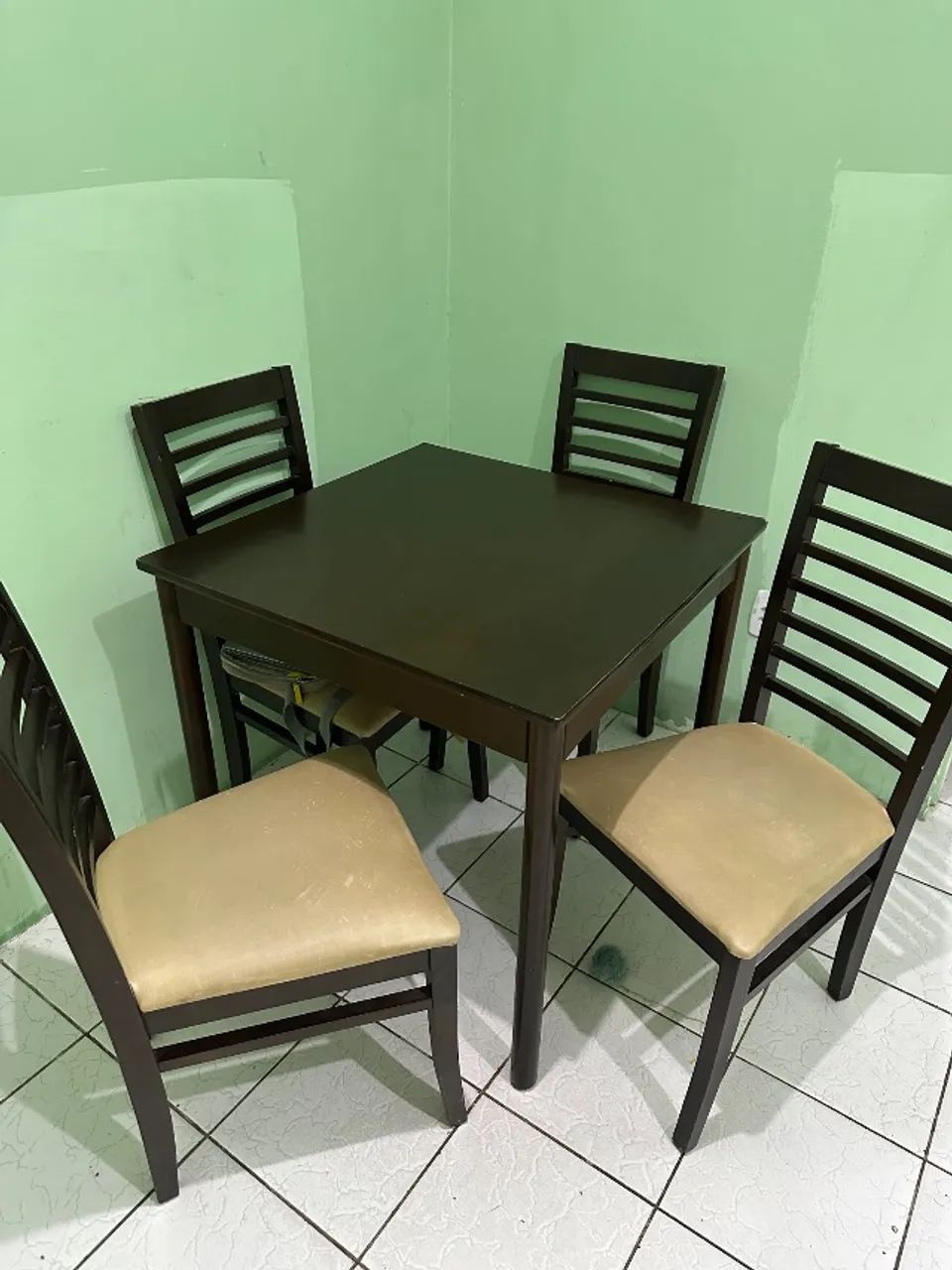 Mesa madeira 4 cadeiras quadrada 