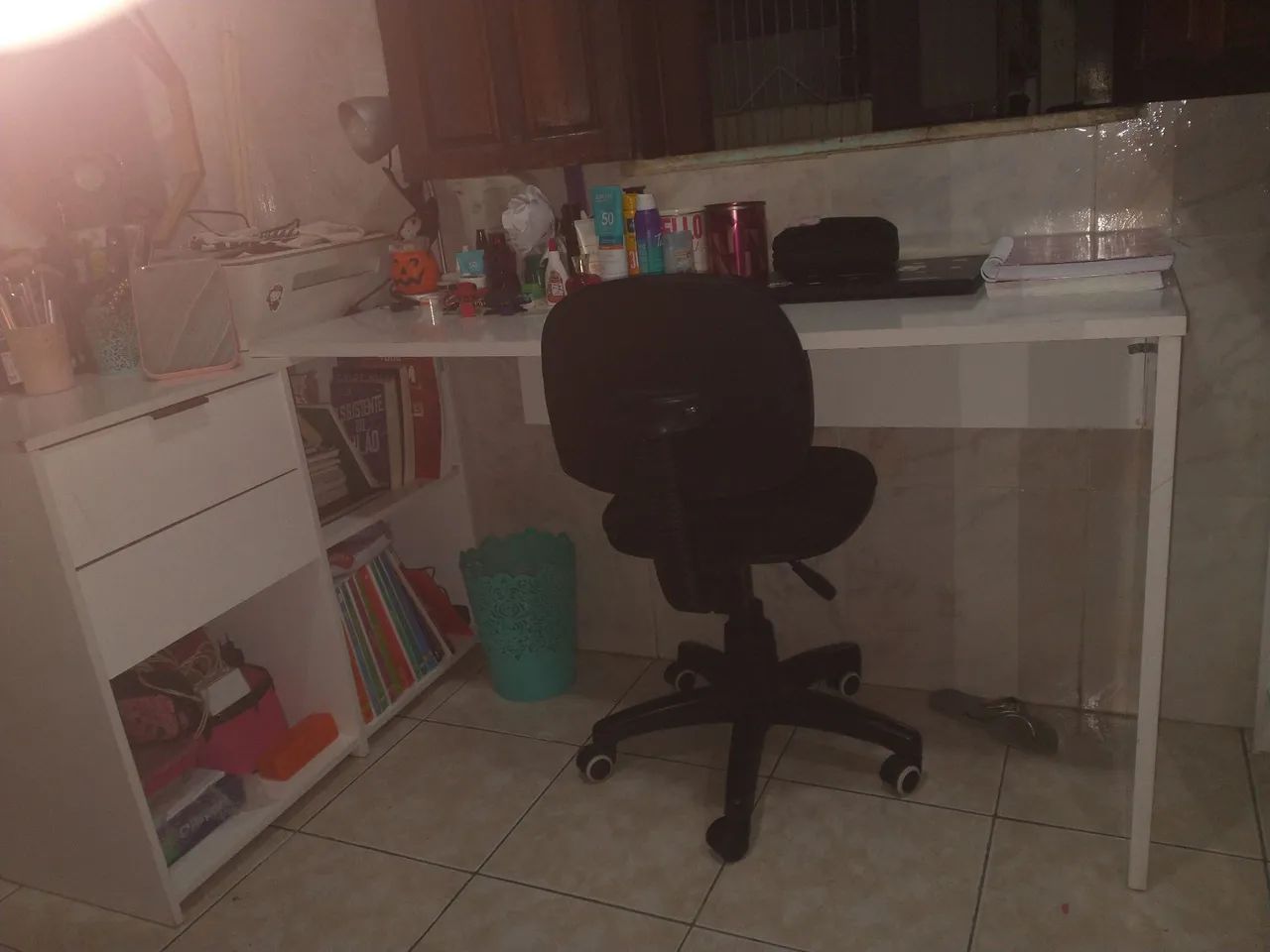 Vendo escrivaninha branca - Foto 3