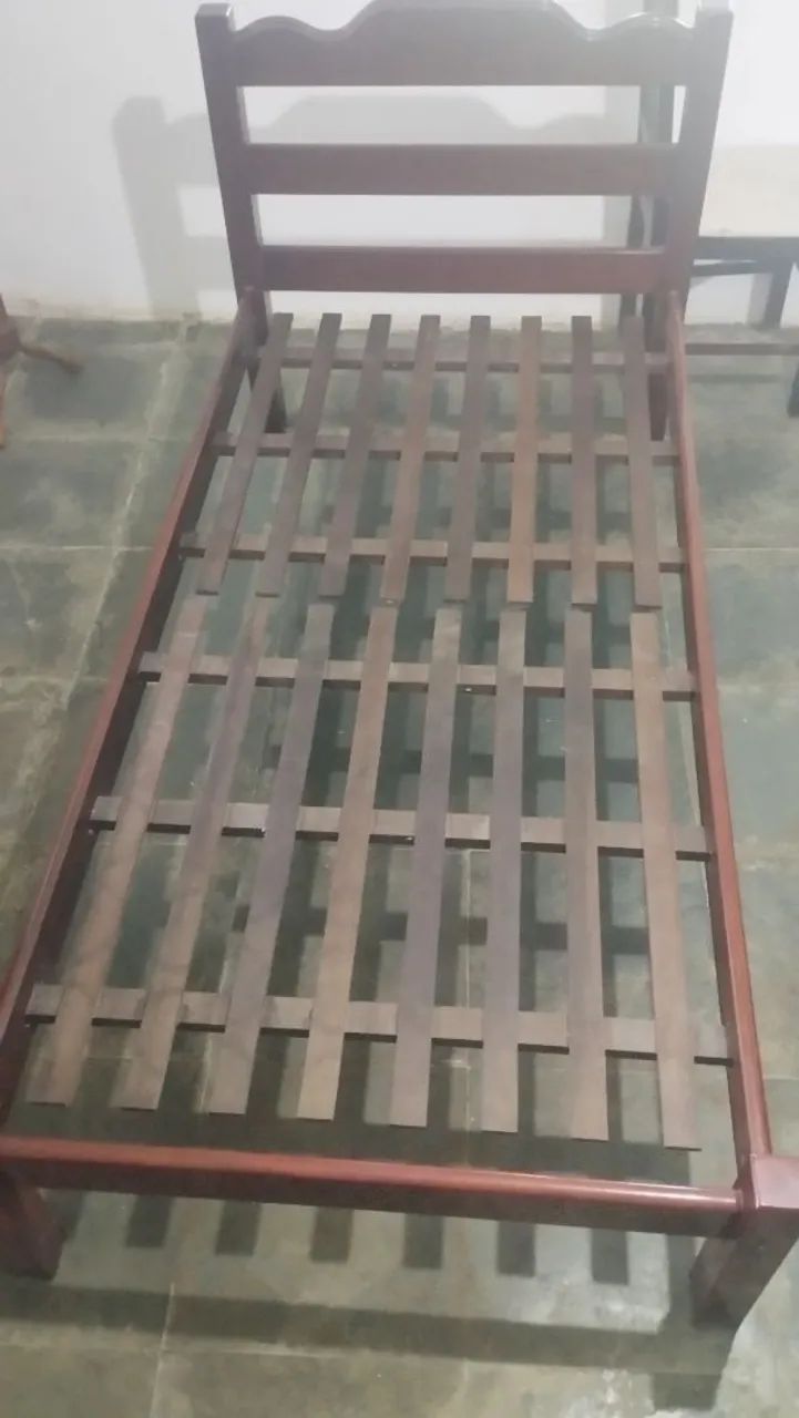 Cama de Solteiro de Madeira com Estrado
