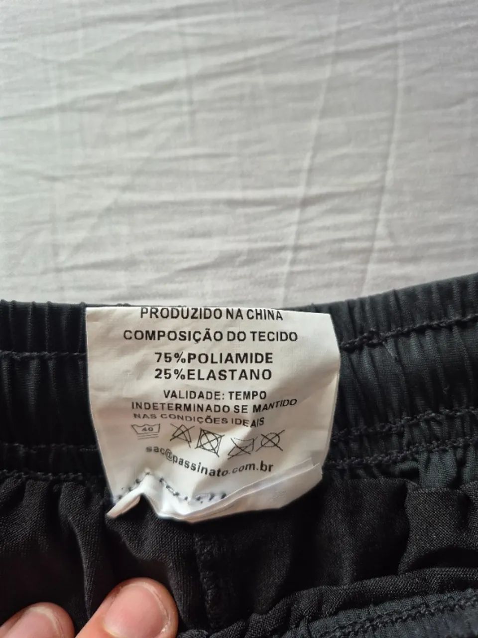 Bermuda Tamanho P ou M (?) Bolso com Zíper e Short Interno - Foto 2