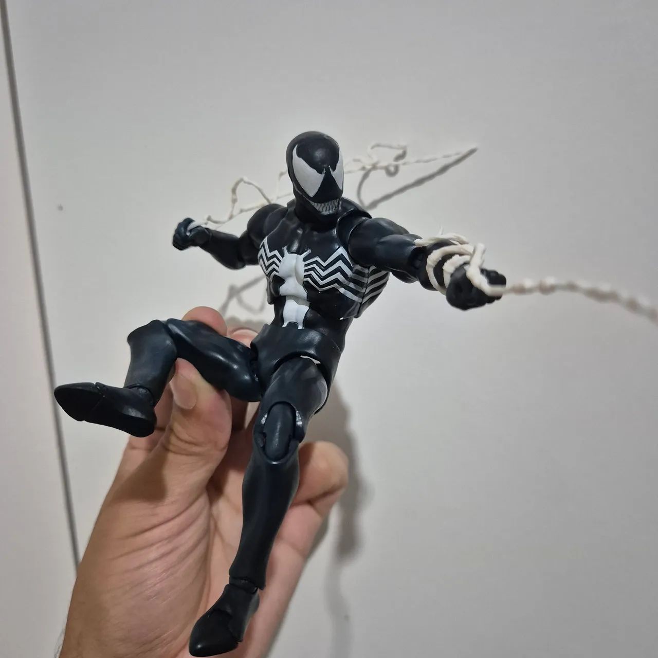 Action Figure do Venom Mafex  - Foto 3