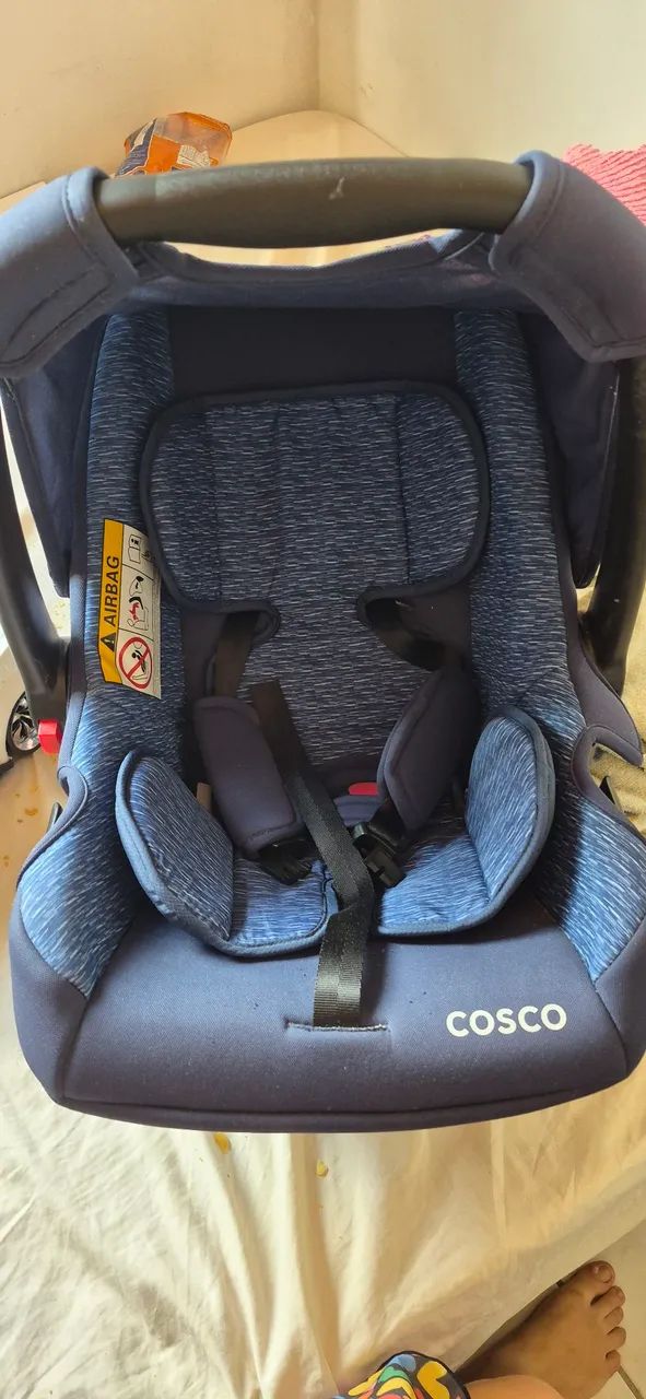 Carrinho com bebê conforto 