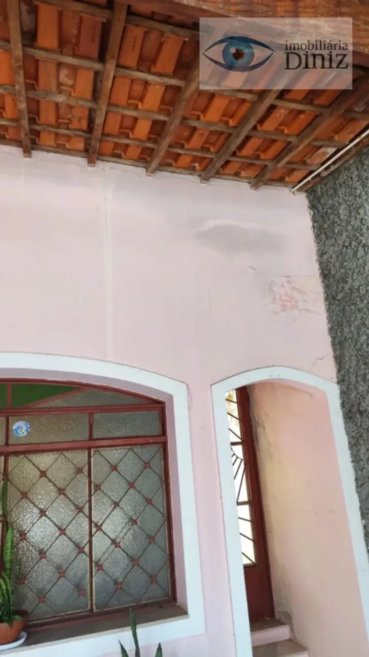 CASA ASSOBRADADA  NA RUA XV - PROX AO CENTRO E SUPERMERCADO
