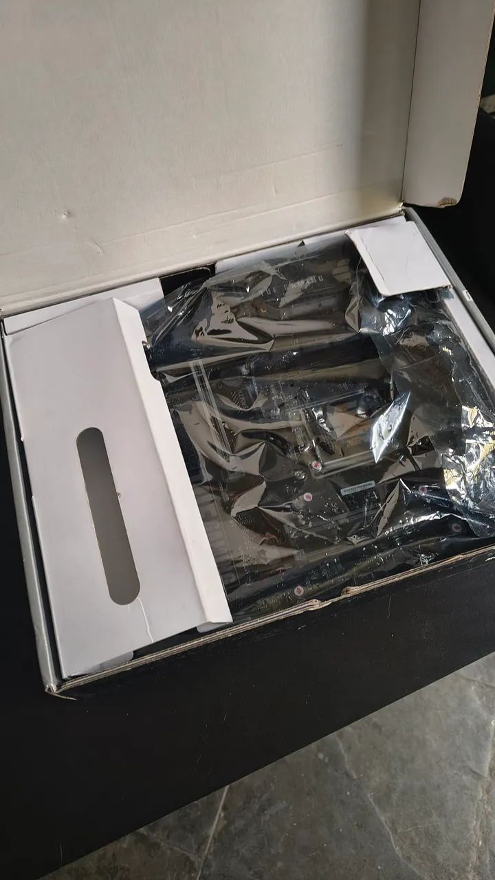 Placa mãe Asus Tuf z670e plus am5 high end - Foto 2