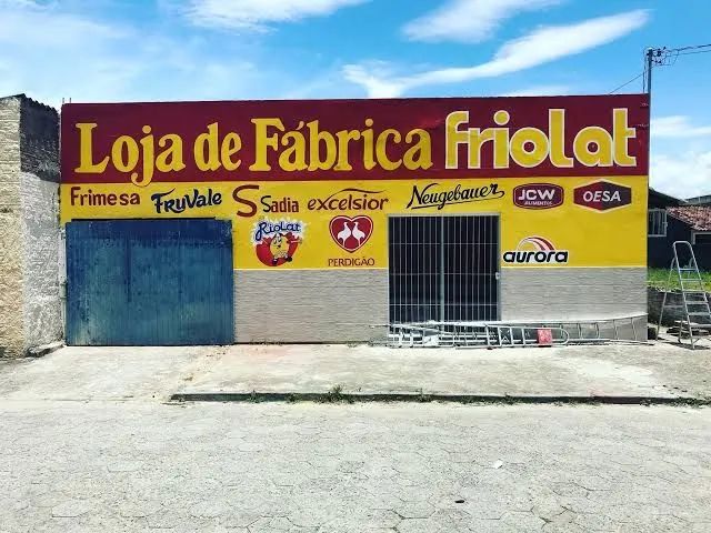 Confecção de placas e letreiros com pintura manual, conforme layout, texto e dimensões