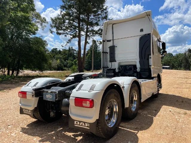 DAF XF 530 6X4 ANO 2024 TETO ALTO COM 303 MIL KM - SUSPENSÃO A AR NA DIANTEIRA - PRONTO PA - Foto 6