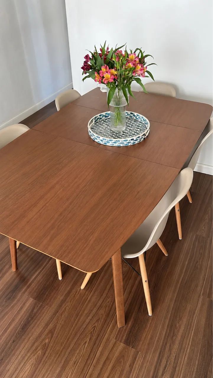 Mesa retratil com 4 cadeiras - Tokstok