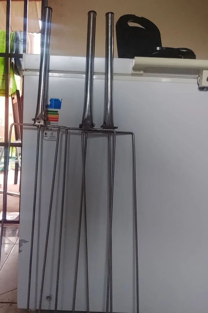 Garfo de galeto inox 8 unidades, em ótimo uso sem voltagem 