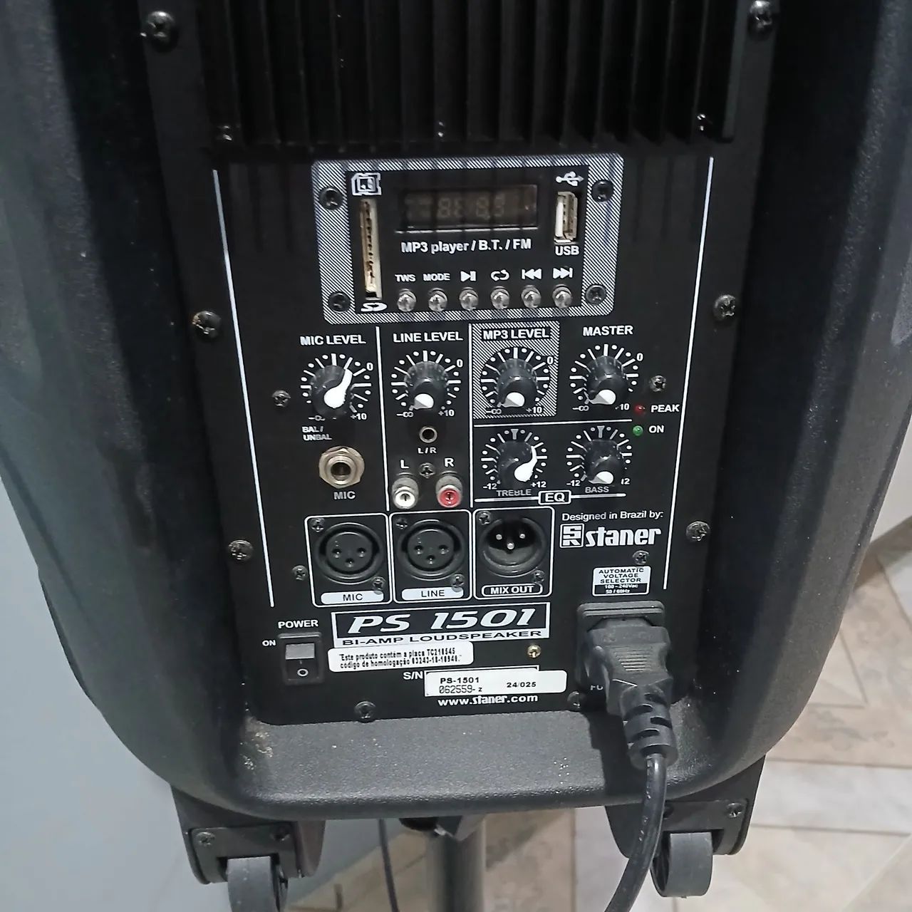 Vendo uma caixa de som 