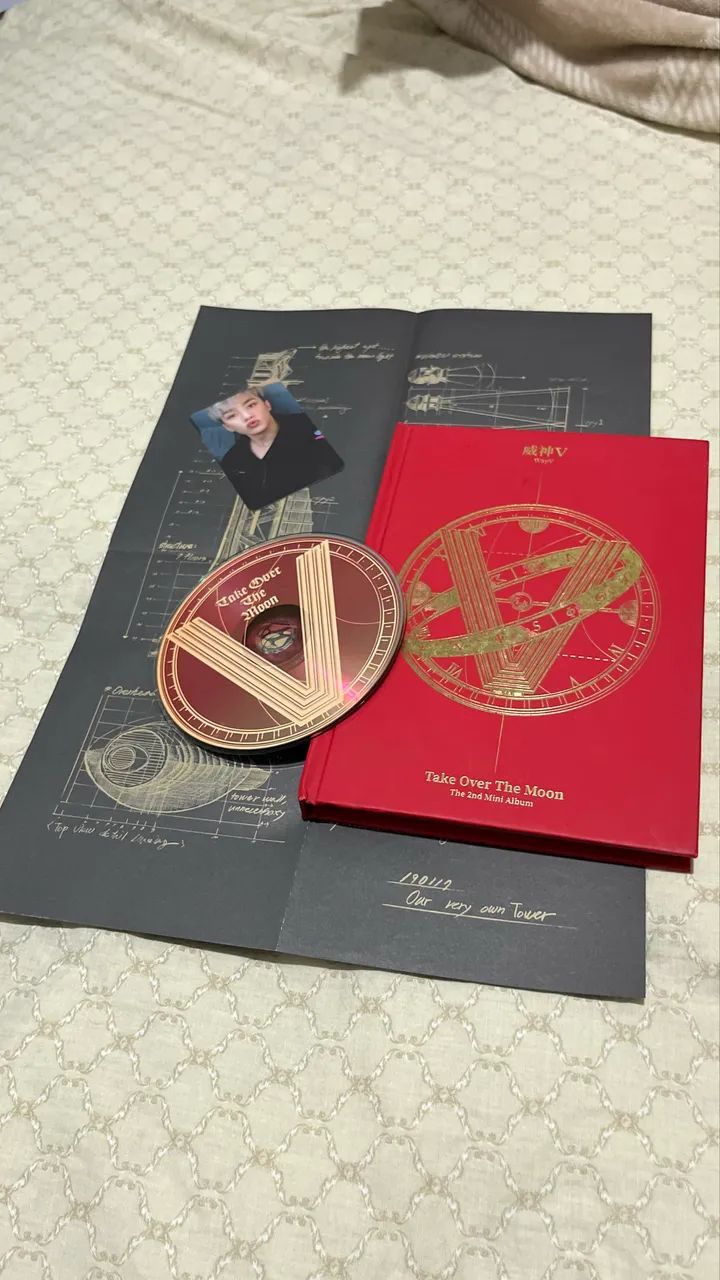 WAVY - 2º mini álbum TAKE OVER THE MOON + PHOTOCARD + POSTER 