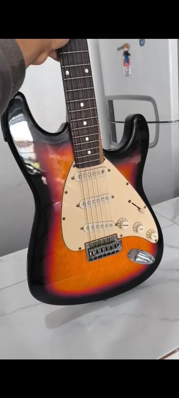 Guitarra Dolphin Elétrica Estilo Stratocaster - Foto 2