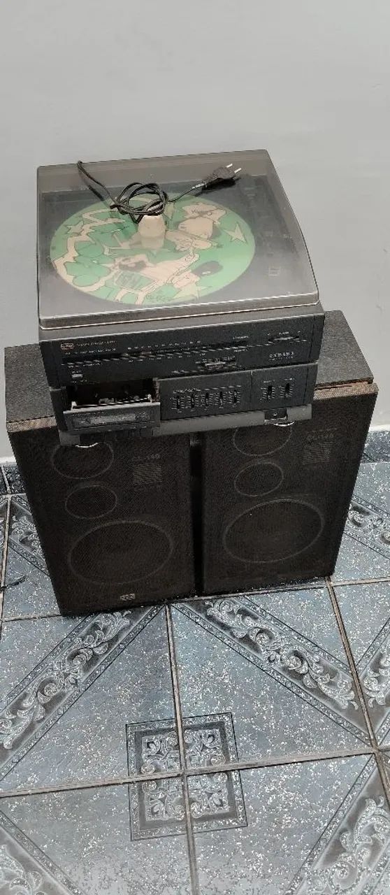Aparelho de rádio, com toca fitas e vitrola