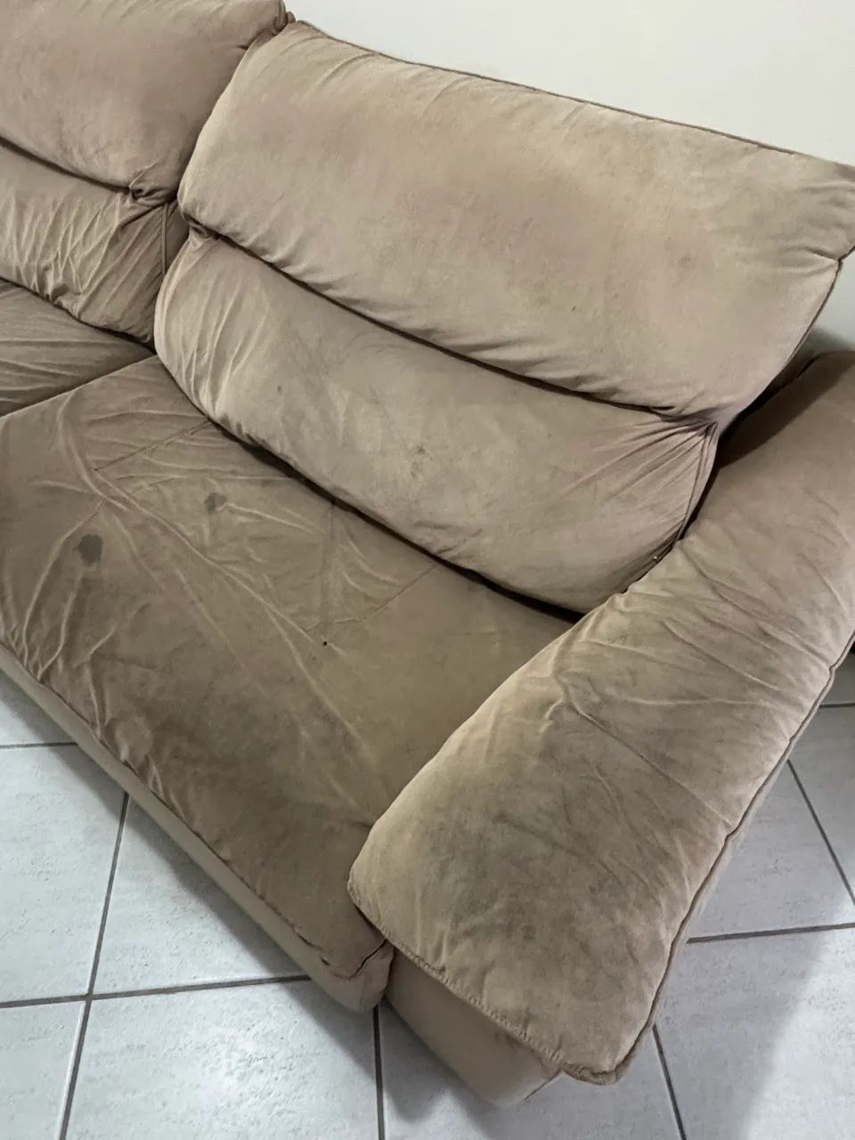 Sofá retrátil e reclinável 2,5 m - suede bege - Usado - BRINDE: mesa de vidro - Foto 3
