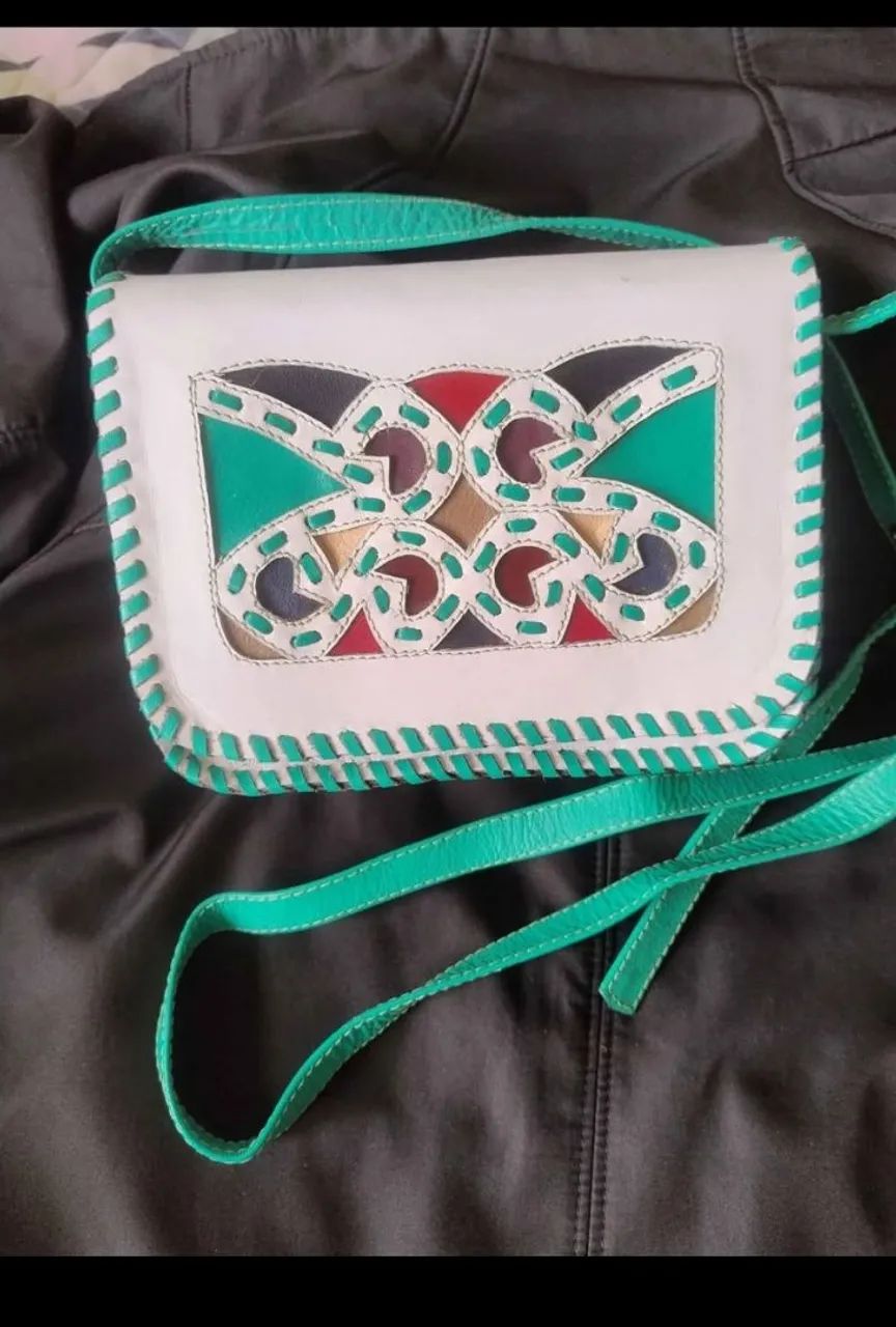 Bolsa couro cor branca medidas 19 x 14