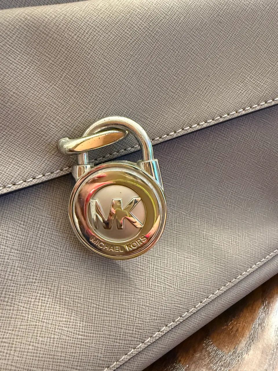 Bolsa Michael Kors original Grande cinza - Foto 4