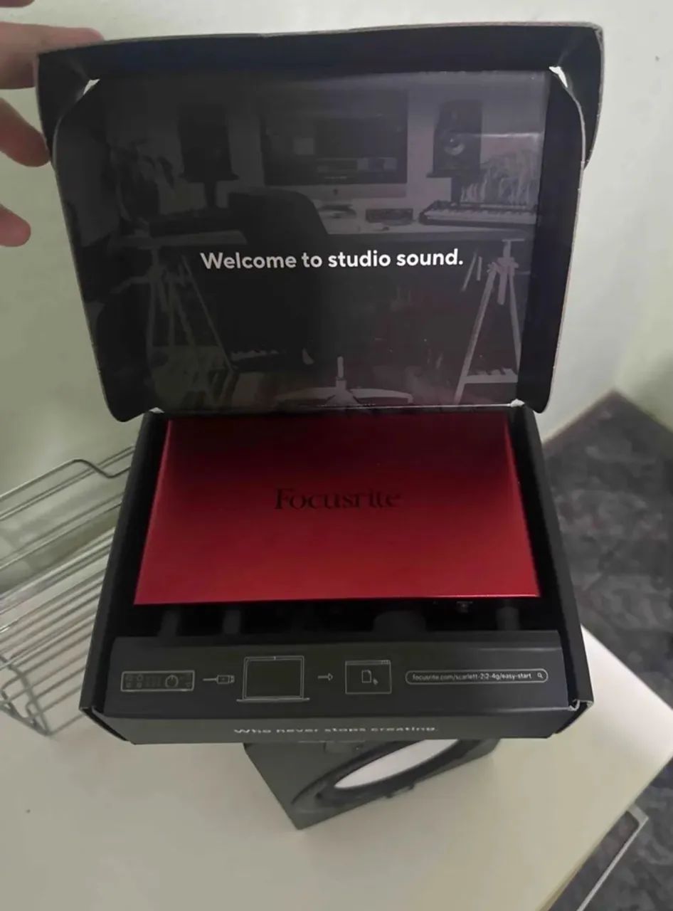 Placa / Interface de áudio focusrite scarlett 2i2 4th gen - Foto 3