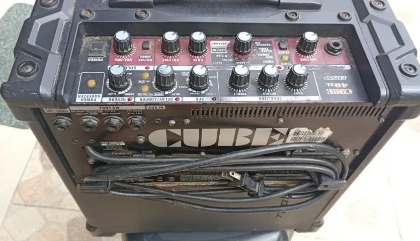 Cube Roland 40xl Amplificador De Guitarra - Foto 3