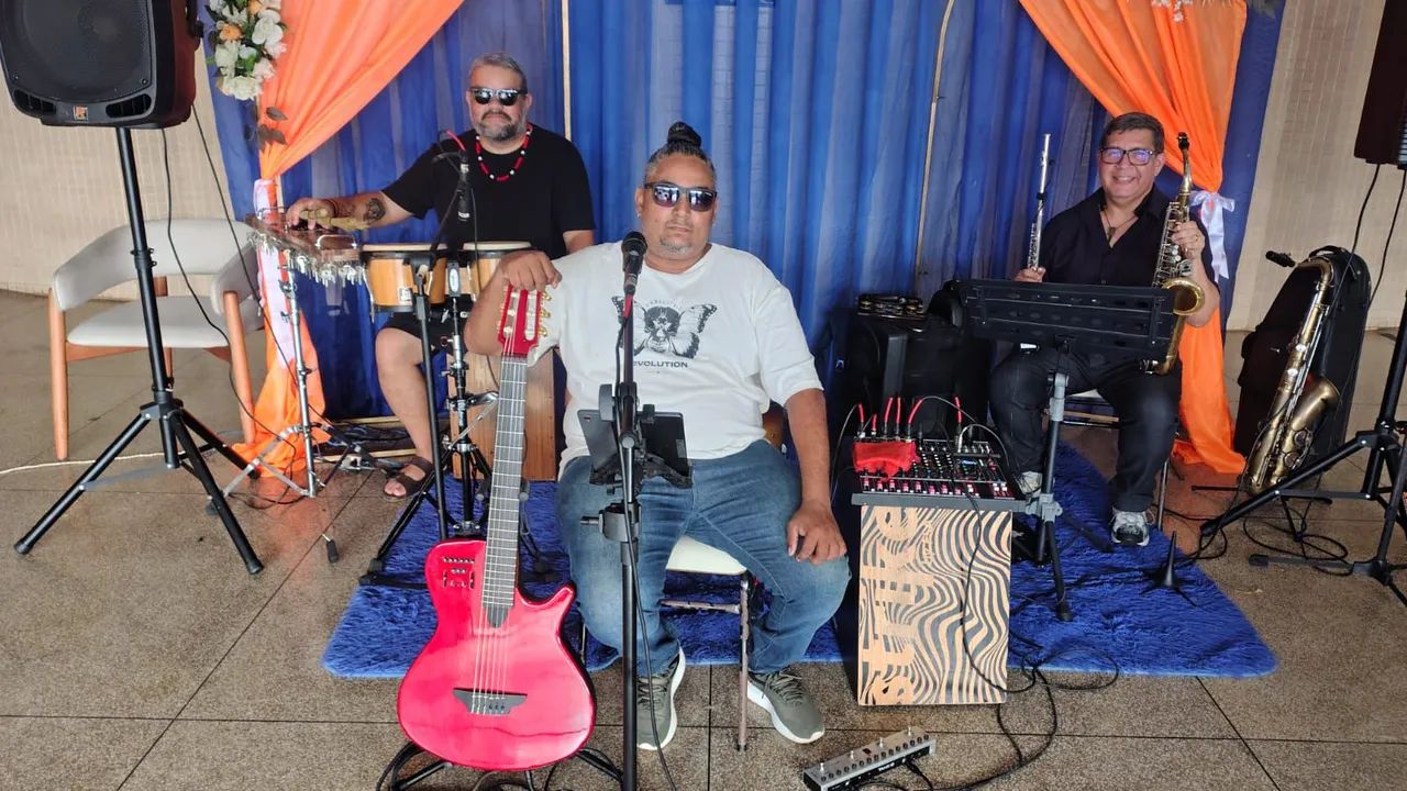 Música ao vivo em vários formatos,voz e violão ,trio e banda completa .  - Foto 5